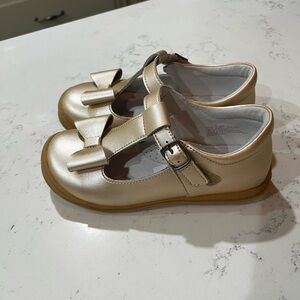 L'Amour Girls Metallic Gold Bow Mary Jane Dress Shoes